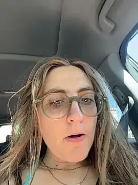 prettykitttty online show from April 17, 2026, 7:38 pm