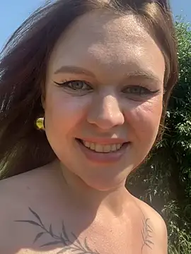 Snapshot of SweetLikaaa chatting on June 19, 2026, 1:06 pm SweetLikaaa online show from June 19, 2026, 1:06 pm