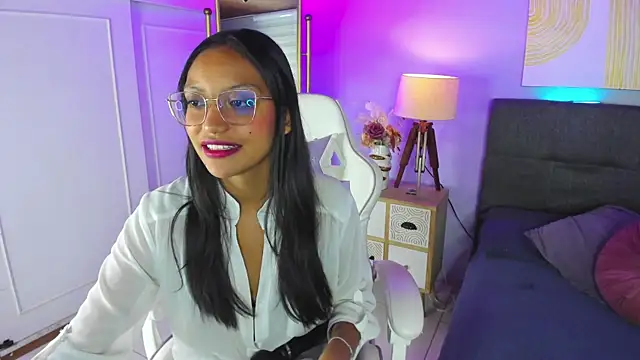 Snapshot of miel_ambar chatting on June 3, 2026, 2:33 pm miel ambar online show from June 3, 2026, 2:33 pm