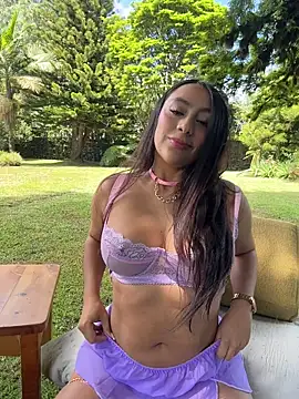 JuliettaGmz online show from July 24, 2026, 4:36 pm