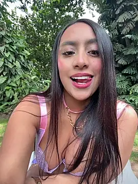 JuliettaGmz online show from August 3, 2026, 3:18 pm
