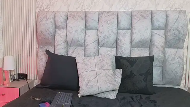 Thaliavegas online show from April 17, 2026, 10:56 pm