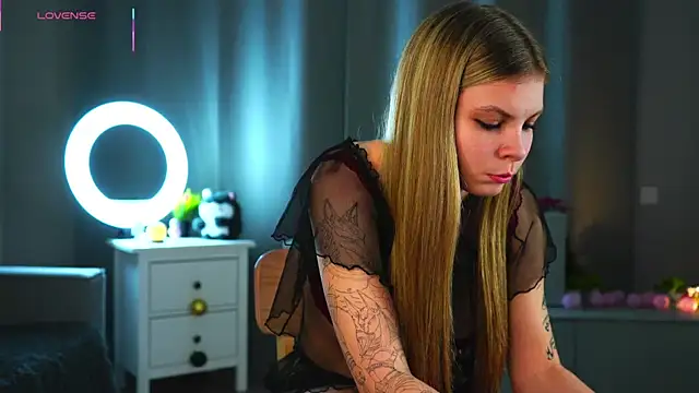 LesleeOpenshaw online show from April 18, 2026, 2:30 pm