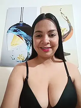 Silvana2927 online show from May 13, 2026, 5:03 am