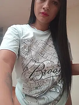 Snapshot of DaniellaGiraldo chatting on July 13, 2026, 1:43 pm DaniellaGiraldo online show from July 13, 2026, 1:43 pm