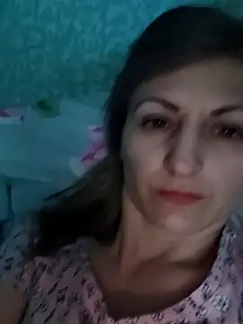 JulieAxy online show from April 14, 2026, 3:39 pm