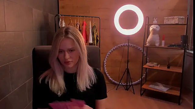 JeannDiaz online show from April 22, 2026, 10:33 am