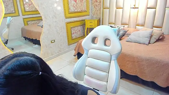 Skinny Pretty 01 online show from April 15, 2026, 12:21 pm