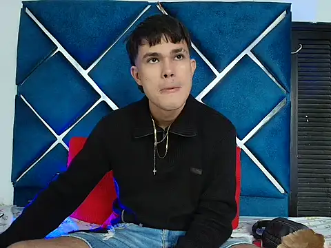EdwinBoys online show from May 4, 2026, 1:36 pm