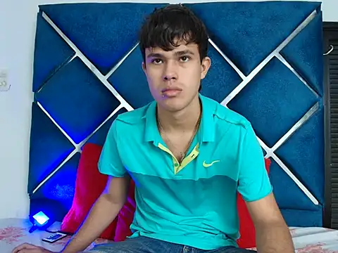 EdwinBoys online show from May 1, 2026, 1:38 pm