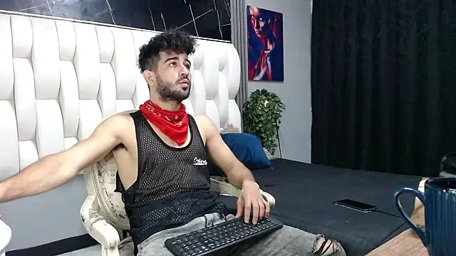 aaron jones 1 online show from April 16, 2026, 9:39 pm