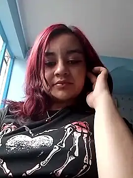 LucyStarveil online show from April 28, 2026, 8:57 pm