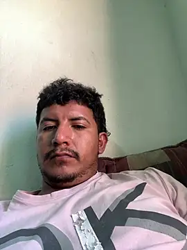 Snapshot of Alcantar01 chatting on May 14, 2026, 4:37 pm Alcantar01 online show from May 14, 2026, 4:37 pm
