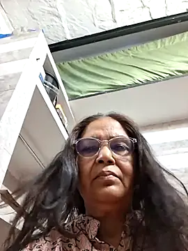 Shalini3456 online show from May 15, 2026, 6:44 am