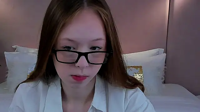 Snapshot of AdeleLang chatting on May 6, 2026, 3:32 am AdeleLang online show from May 6, 2026, 3:32 am
