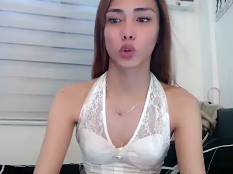 UrHolyBody online show from April 29, 2026, 6:50 am