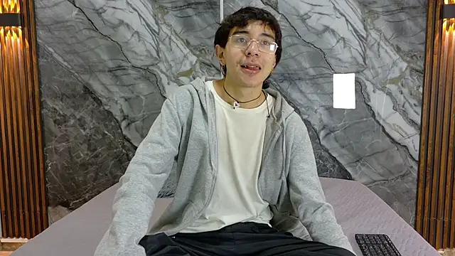 NoahWalker   online show from May 11, 2026, 11:11 am