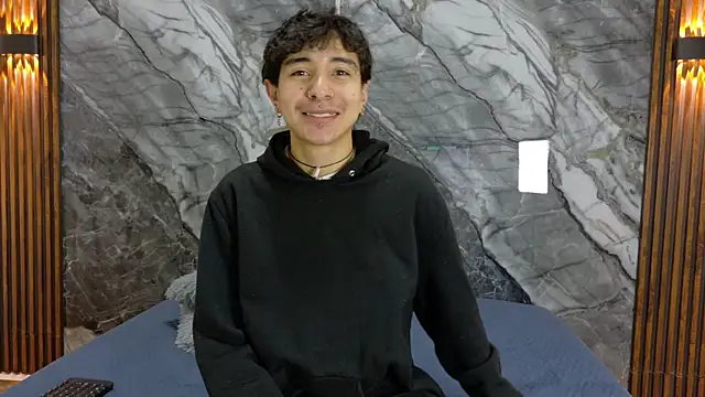 NoahWalker   online show from May 18, 2026, 11:04 am
