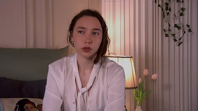 Snapshot of Suzaneey chatting on May 18, 2026, 6:45 pm Suzaneey online show from May 18, 2026, 6:45 pm