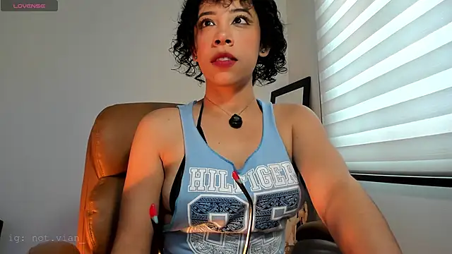 Snapshot of Laena_Castillo chatting on April 18, 2026, 5:15 pm Laena Castillo online show from April 18, 2026, 5:15 pm