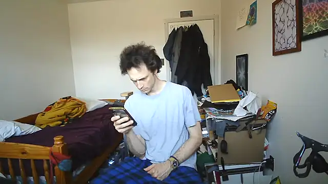 Snapshot of JohnnyMoves chatting on May 18, 2026, 3:17 pm JohnnyMoves online show from May 18, 2026, 3:17 pm