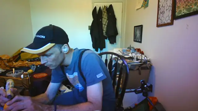 Snapshot of JohnnyMoves chatting on June 13, 2026, 10:40 pm JohnnyMoves online show from June 13, 2026, 10:40 pm