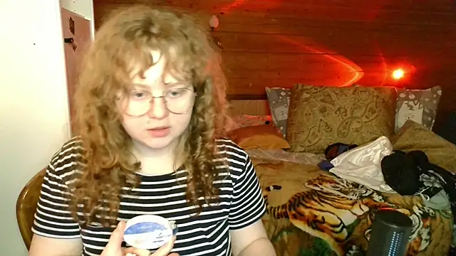 Snapshot of Sara_del_Sun chatting on April 26, 2026, 8:22 am Sara del Sun online show from April 26, 2026, 8:22 am