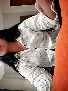 collage girl online show from April 17, 2026, 10:40 am