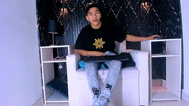 Snapshot of Lian_Jacob chatting on June 5, 2026, 7:52 pm Lian Jacob online show from June 5, 2026, 7:52 pm