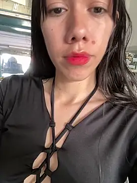 Snapshot of drea-an chatting on April 18, 2026, 4:42 pm drea-an online show from April 18, 2026, 4:42 pm