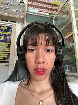 Snapshot of drea-an chatting on April 23, 2026, 1:57 pm drea-an online show from April 23, 2026, 1:57 pm