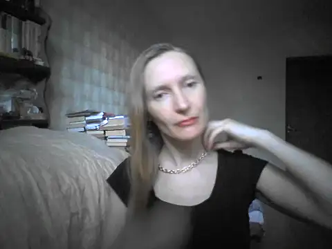 Snapshot of LunaBelle8 chatting on June 3, 2026, 5:06 pm LunaBelle8 online show from June 3, 2026, 5:06 pm