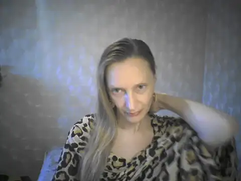 Snapshot of LunaBelle8 chatting on April 27, 2026, 5:11 pm LunaBelle8 online show from April 27, 2026, 5:11 pm