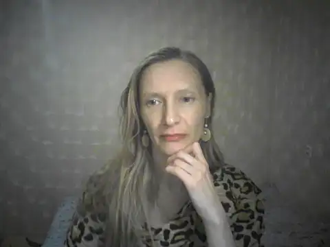 Snapshot of LunaBelle8 chatting on April 18, 2026, 7:58 pm LunaBelle8 online show from April 18, 2026, 7:58 pm