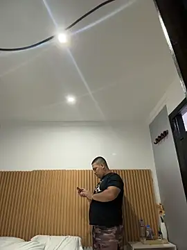 Patricio 02 online show from April 26, 2026, 12:30 am