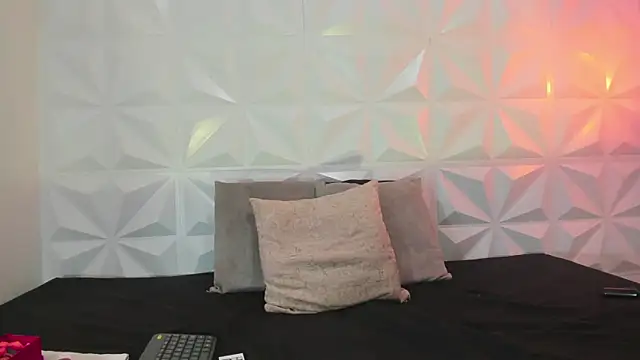 Snapshot of lucy_rouse1 chatting on May 22, 2026, 5:05 am lucy rouse1 online show from May 22, 2026, 5:05 am