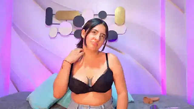 Snapshot of Maggiee_1 chatting on June 17, 2026, 7:24 pm Maggiee 1 online show from June 17, 2026, 7:24 pm