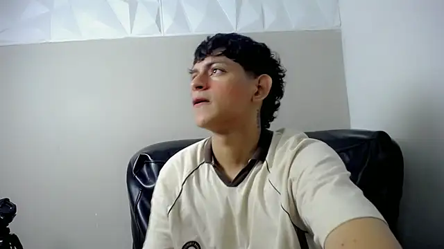 Snapshot of Yosepp_cum chatting on May 2, 2026, 3:23 am Yosepp cum online show from May 2, 2026, 3:23 am