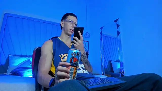 Snapshot of OliverThompsonJS chatting on June 25, 2026, 5:56 am OliverThompsonJS online show from June 25, 2026, 5:56 am