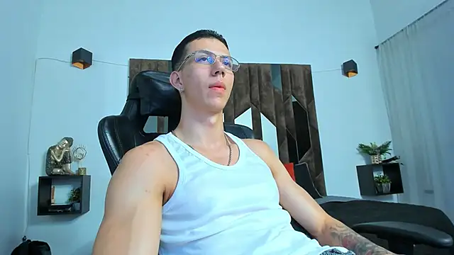 Snapshot of OliverThompsonJS chatting on June 5, 2026, 6:07 am OliverThompsonJS online show from June 5, 2026, 6:07 am