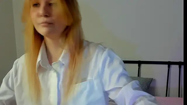 TonyaMeow online show from April 18, 2026, 6:49 am