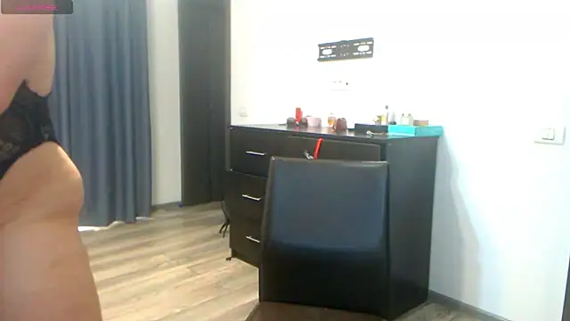 Snapshot of alicia2hot chatting on June 2, 2026, 6:02 am alicia2hot online show from June 2, 2026, 6:02 am