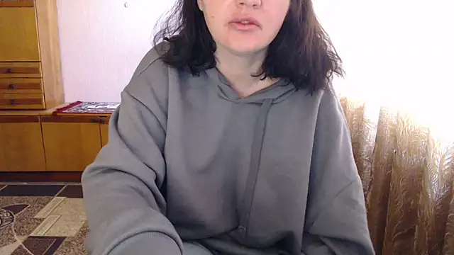 AlinaxJames online show from May 4, 2026, 8:28 am
