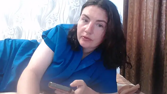 Snapshot of AlinaxJames chatting on July 3, 2026, 8:32 am AlinaxJames online show from July 3, 2026, 8:32 am
