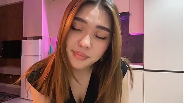 GennaTorros online show from April 19, 2026, 5:58 pm