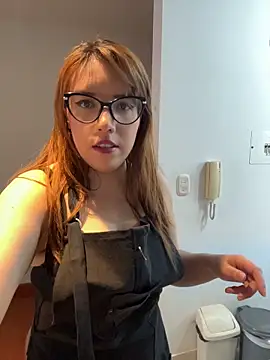 AliceMtz online show from April 27, 2026, 7:01 pm