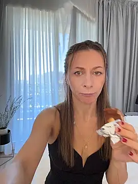 Snapshot of Mira_Luna chatting on July 26, 2026, 8:54 am Mira Luna online show from July 26, 2026, 8:54 am