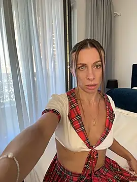 Snapshot of Mira_Luna chatting on July 13, 2026, 4:17 pm Mira Luna online show from July 13, 2026, 4:17 pm