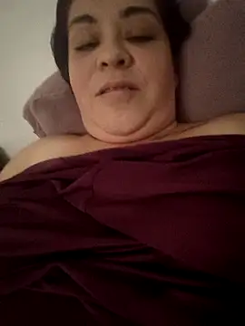 mamisamors online show from April 20, 2026, 10:33 pm