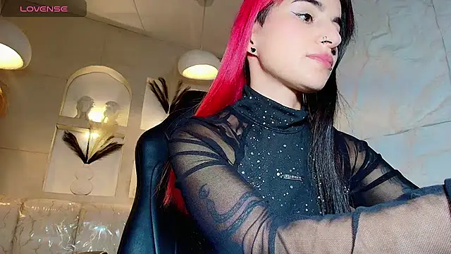 Moon Red r online show from July 16, 2026, 7:44 pm
